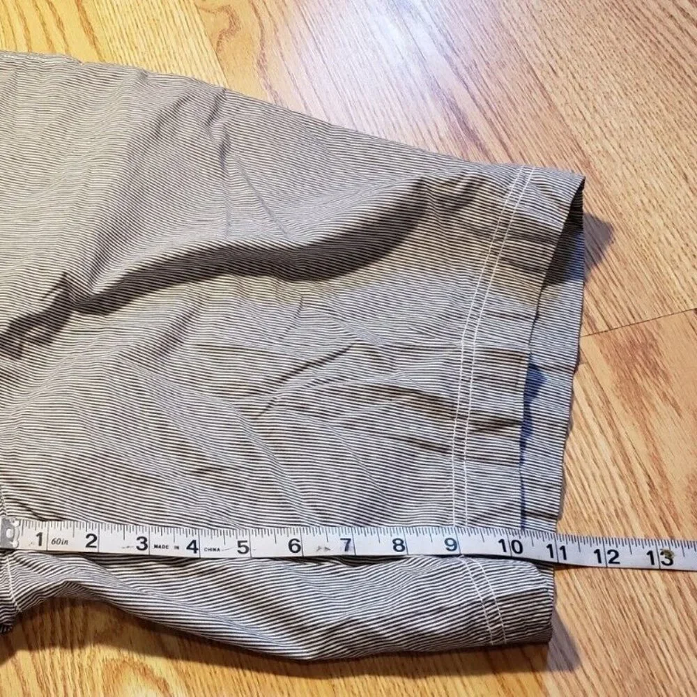 Roundtree & York Men's Chino Shorts  Size: 34  Classic Fit  Flat Front  Stripe